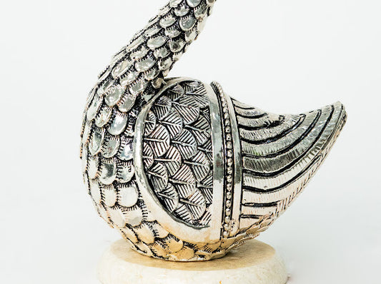 Heritage Silver Swans Idol