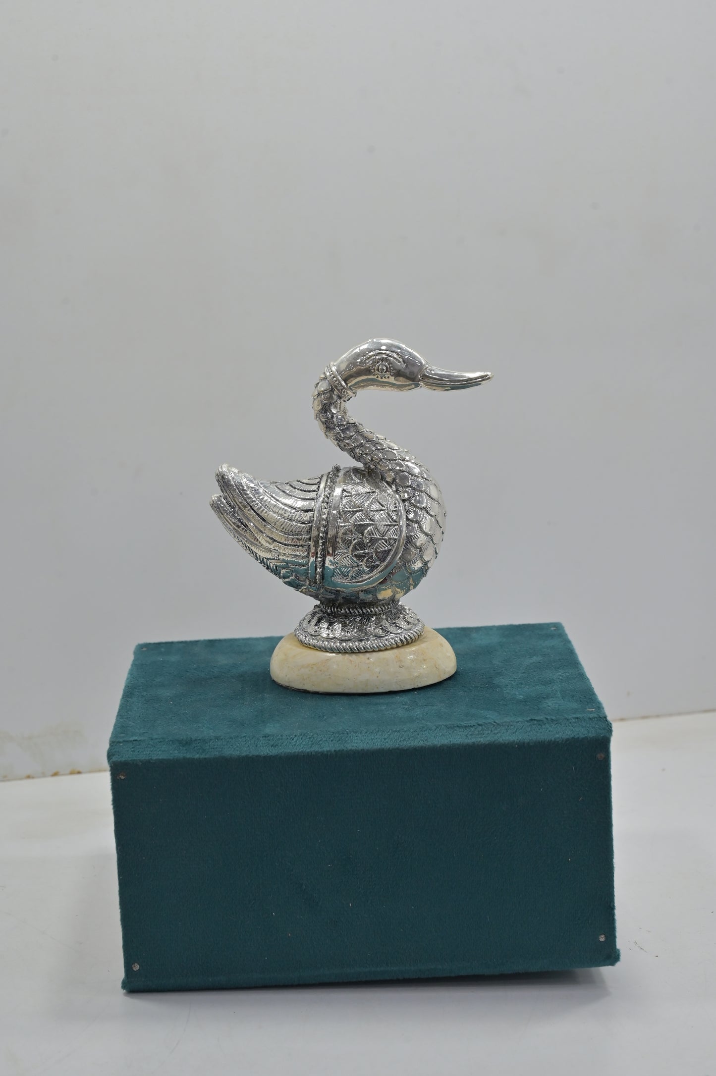 Silver Swan Idol