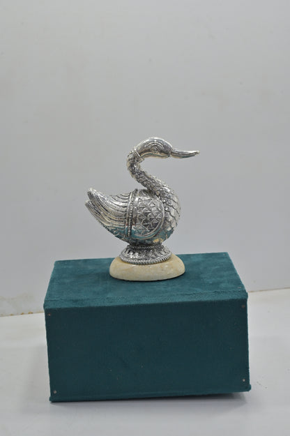 Silver Swan Idol