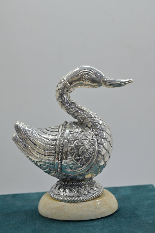 Silver Swan Idol